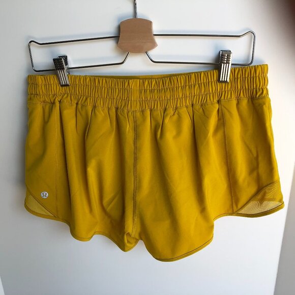 Lululemon Activewear Hotty Hot LR Short 2.5" Lined Gold Size 12 NWT - Picture 3 of 10